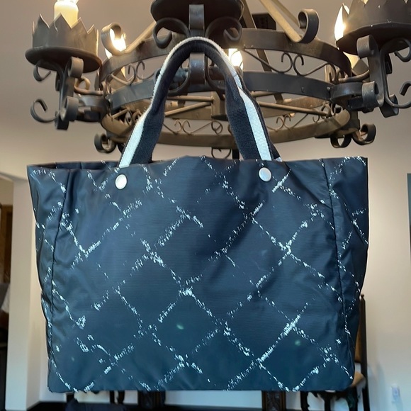 🔥💥🛍HOST PICK🔥💥🛍Chanel tote - Picture 2 of 11